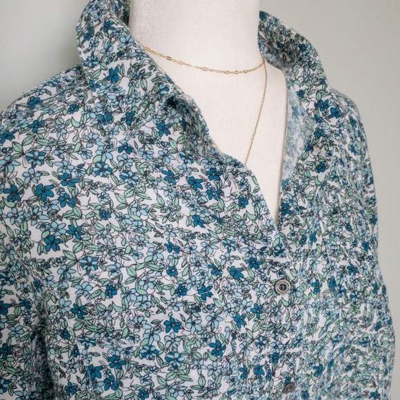 Floral Blouse with back tie straps - Picture 3 of 6